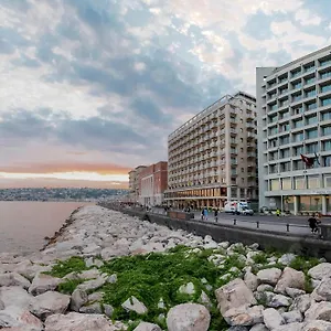 **** Otel Royal Continental İtalya